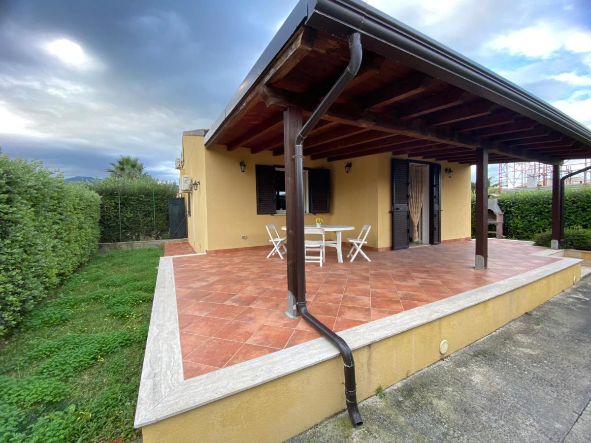 Case Vacanze Paradise Beach Vicino Cefalu Piscina Aperta カンポフェリーチェ・ディ・ロッチェッラ エクステリア 写真