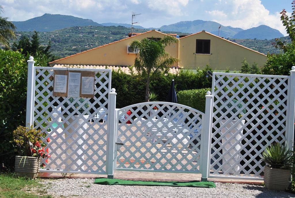 Case Vacanze Paradise Beach Vicino Cefalu Piscina Aperta カンポフェリーチェ・ディ・ロッチェッラ エクステリア 写真