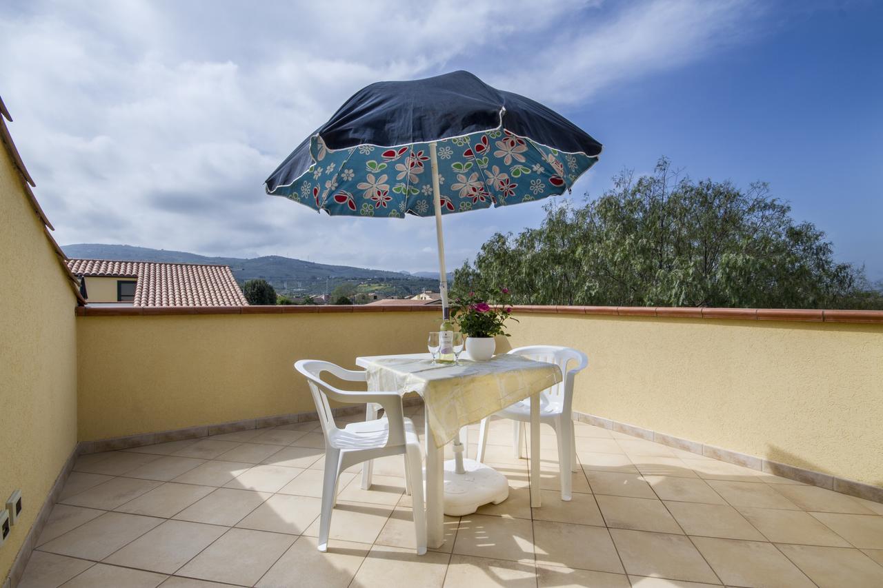 Case Vacanze Paradise Beach Vicino Cefalu Piscina Aperta カンポフェリーチェ・ディ・ロッチェッラ エクステリア 写真